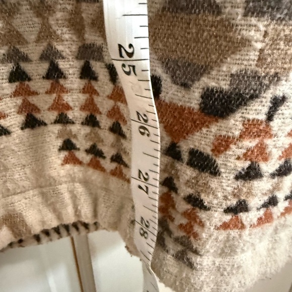 New In Aztec Geometric Patterned Button Down Shacket Size Large - Picture 6 of 8